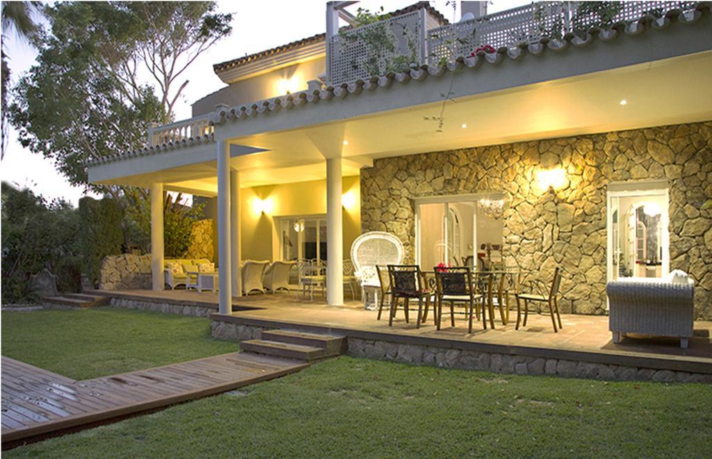 Vila De Lujo Con Jardines Y Piscina *